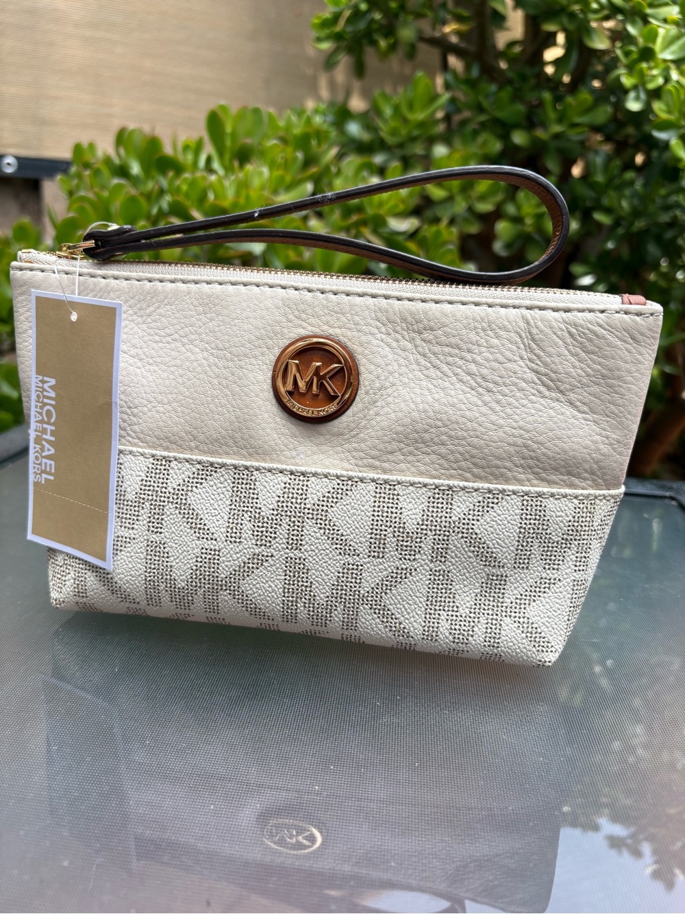 Michael Kors NWT Cream Logo Wristlet Pouch